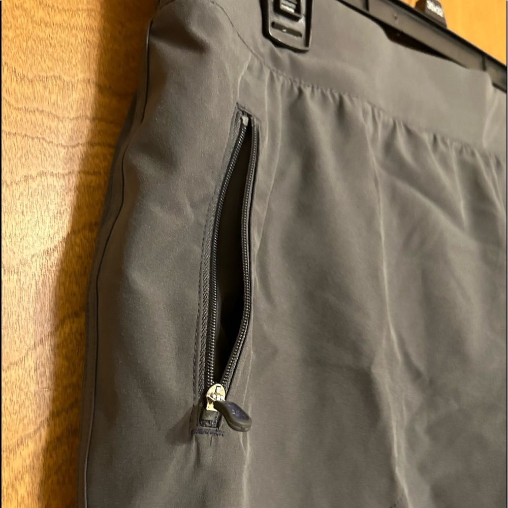 NWT Tek Gear grey swim skort w/zippered side pockets & elastic waist L bonus top - Picture 5 of 16